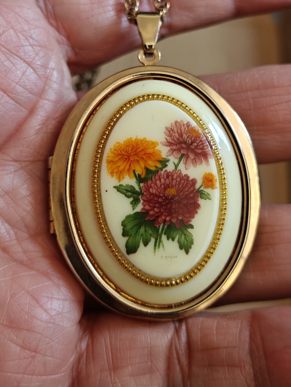 Vintage Locket Pendant Necklace With Flower Art After D.Hague